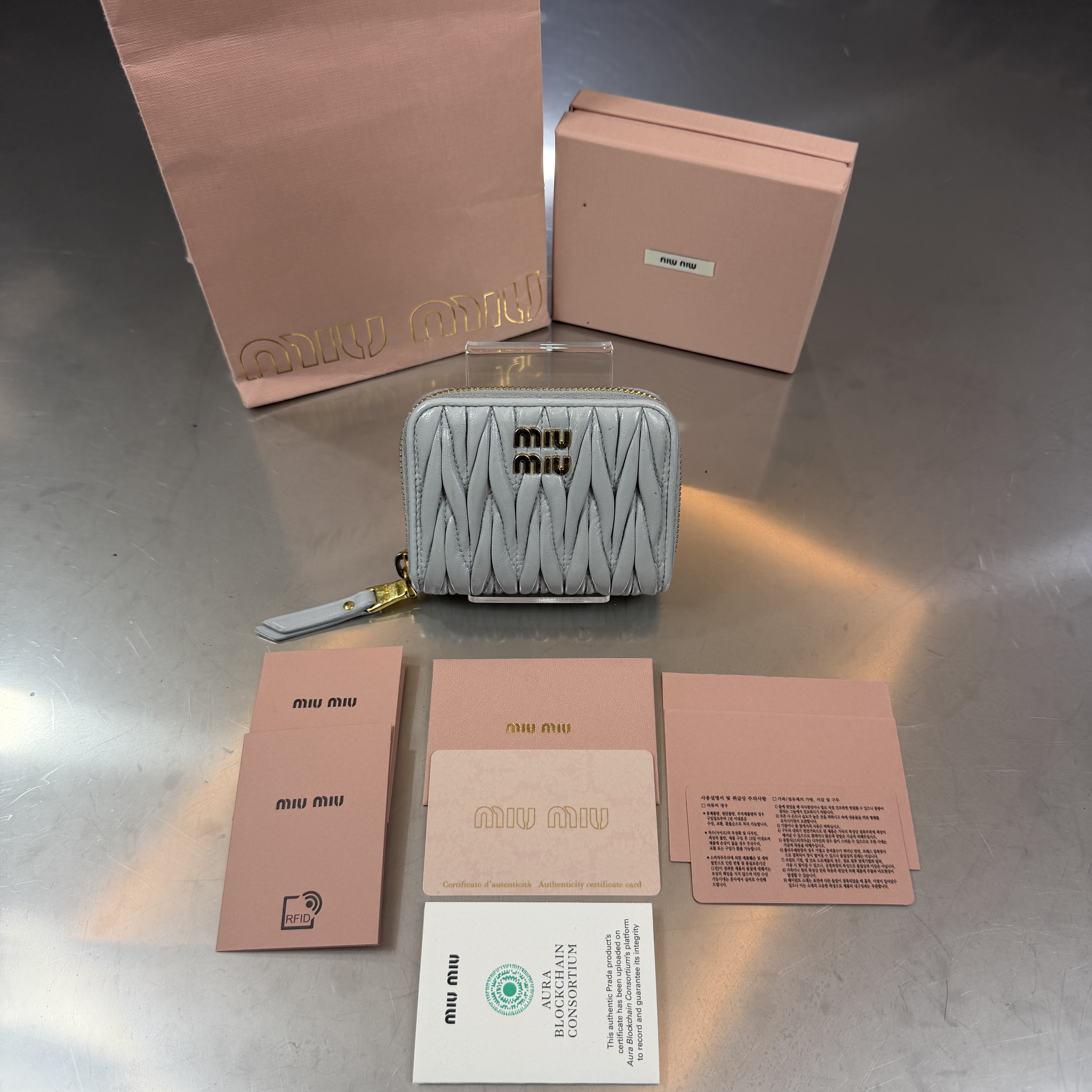 미우미우 마테라쎄 금장 나파 지퍼 코인 카드지갑