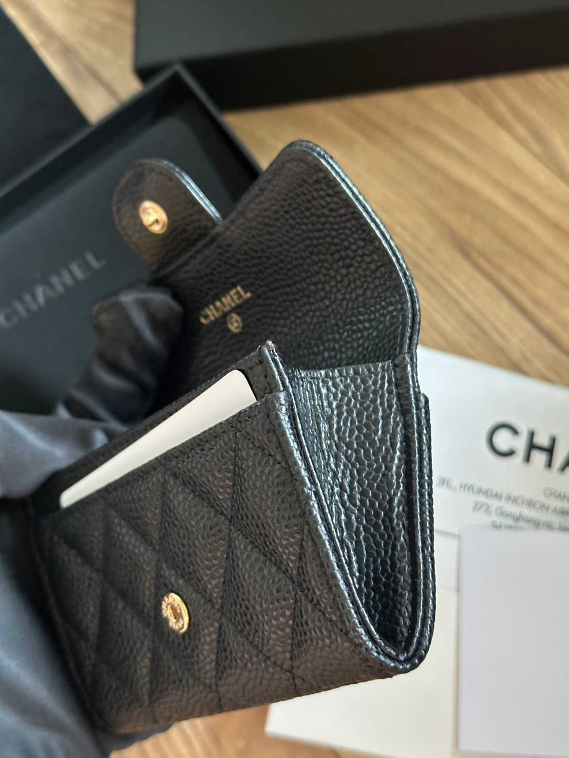 클래식 플랩 지갑 (클래식 똑딱이) 블랙 금장 25년 7월